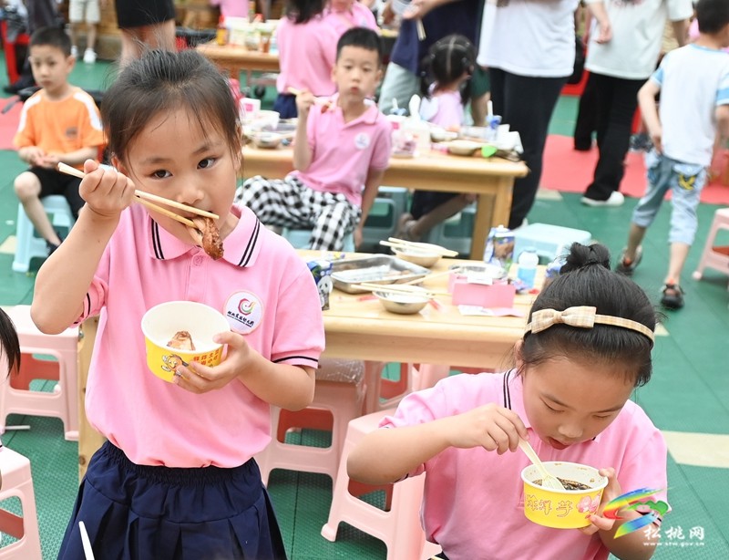 縣實(shí)驗(yàn)幼兒園：六一快樂(lè) 多彩游園活動(dòng)樂(lè)趣多