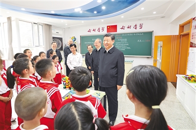 習(xí)近平在北京育英學(xué)?？疾鞎r(shí)強(qiáng)調(diào) 爭當(dāng)?shù)轮求w美勞全面發(fā)展的新時(shí)代好兒童 向全國廣大少年兒童祝賀“六一”國際兒童節(jié)快樂 蔡奇丁薛祥陪同考察