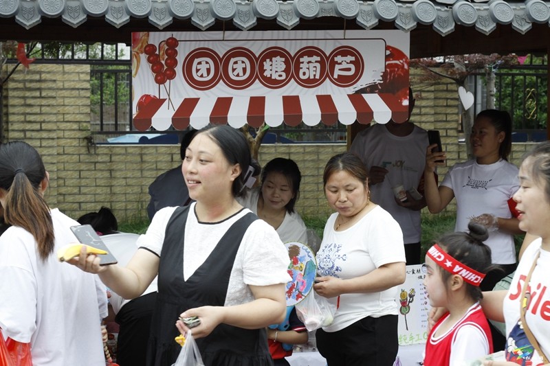 松桃第三幼兒園開(kāi)展游園慈善活動(dòng)