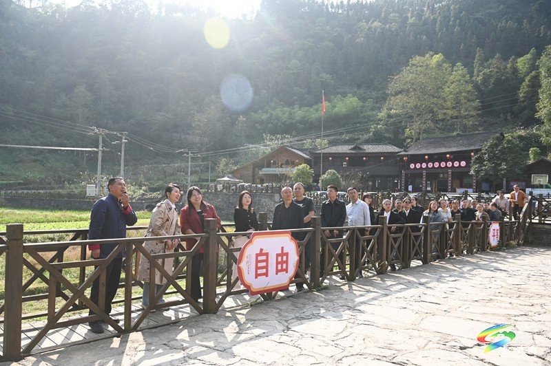 【網(wǎng)絡(luò)中國節(jié)·重陽】銅仁市2023年“我們的節(jié)日?重陽”新時代文明實踐集中示范活動暨“相約大灣苗寨?歡度敬老重陽”活動舉行