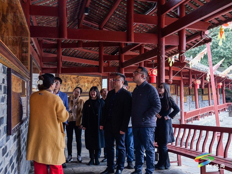 中電數(shù)科科技有限公司來(lái)松開展央企消費(fèi)幫扶調(diào)研