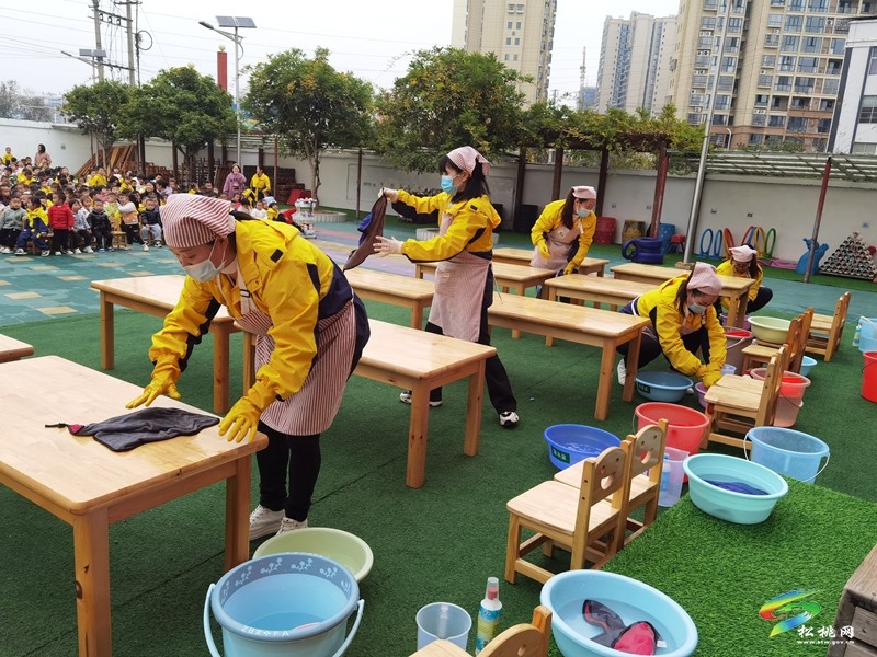 松桃第二幼兒園開展“保教結合，教養(yǎng)并重”保育員技能比賽