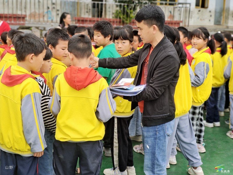 長坪鄉(xiāng)“五講五重”做好干部管理