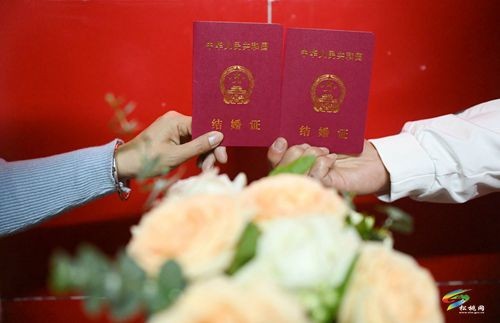 520領(lǐng)證啦！松桃婚姻登記處為愛不打烊
