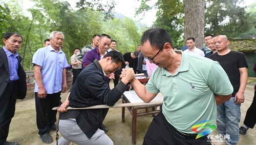 妙隘鄉(xiāng)矮塞村舉辦“憶鄉(xiāng)愁促振興”民俗文化體育活動
