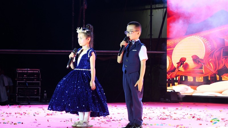 松桃第二幼兒園開展六一兒童節(jié)文藝演出活動