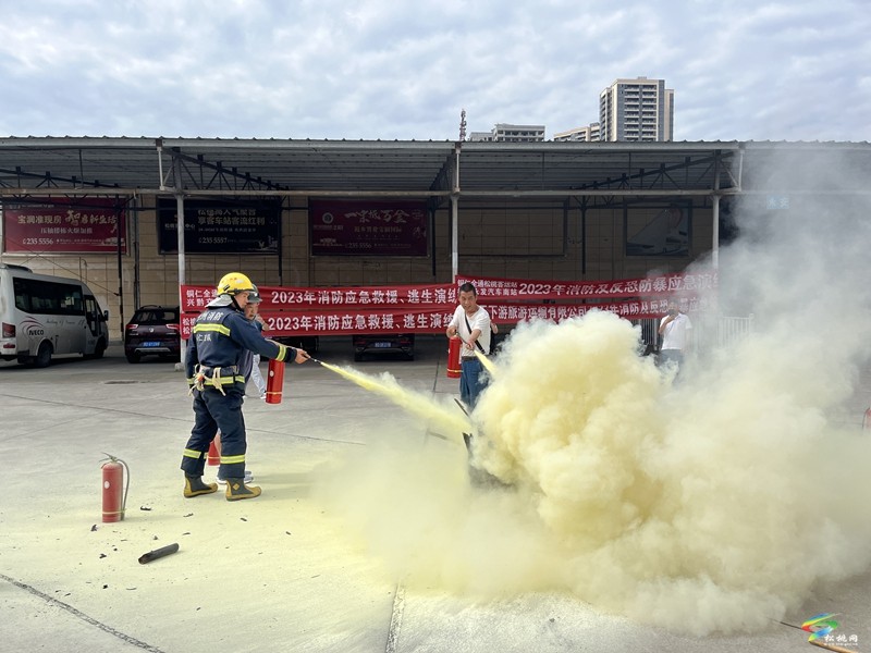 松桃消防走進(jìn)客運(yùn)站為員工送上“平安大禮包”