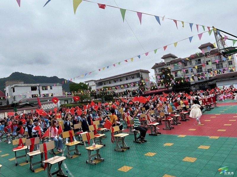 普覺鎮(zhèn)大同完小舉行六一兒童節(jié)文藝匯演