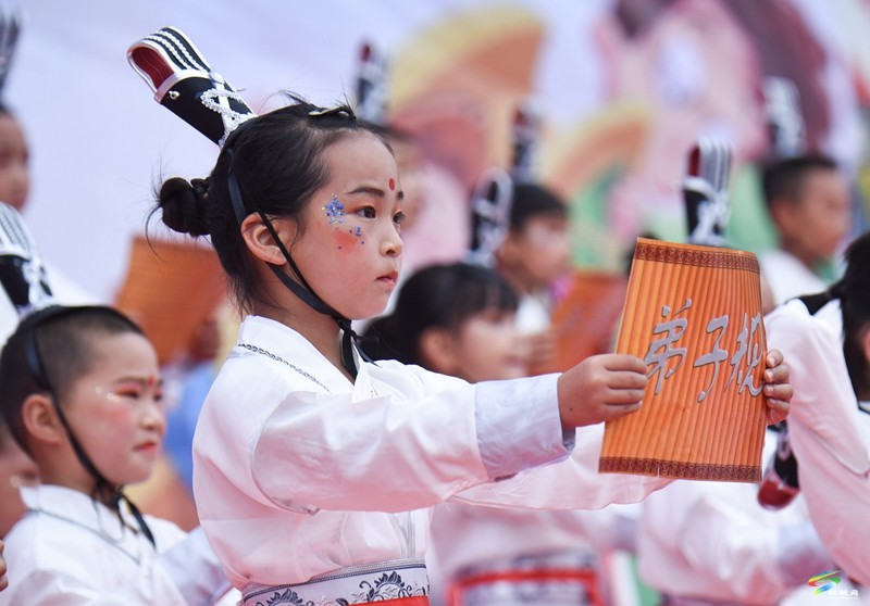 松桃：多彩活動慶“六一”