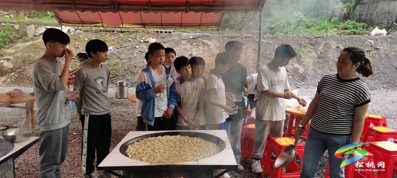 妙隘鄉(xiāng)完小組織學(xué)生開(kāi)展生活實(shí)踐研學(xué)活動(dòng)
