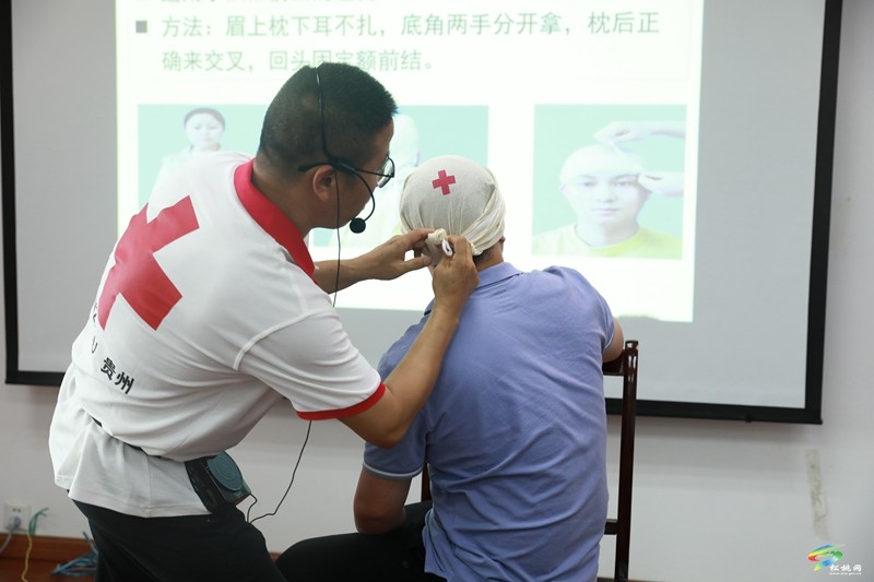 縣紅十字會(huì)對(duì)縣自然資源局系統(tǒng)干部職工進(jìn)行救護(hù)技能培訓(xùn)