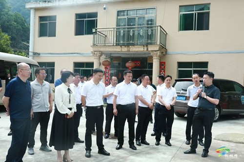 全市干部人才“組團(tuán)式”幫扶工作觀摩組來松觀摩調(diào)研