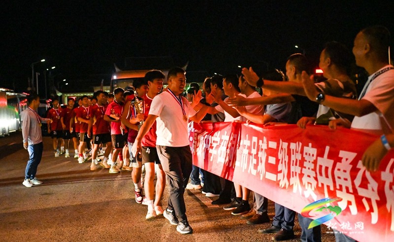 喜訊！松桃獲得銅仁市校園足球三級(jí)聯(lián)賽高中組男女組冠軍