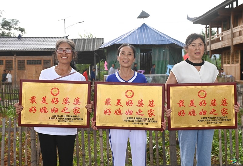 【網(wǎng)絡(luò)中國節(jié)·端午】松桃大路鎮(zhèn)：愛心敬老人 歡樂過端午