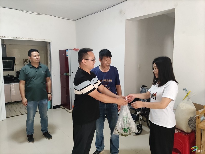 【網(wǎng)絡中國節(jié)·端午】蓼皋街道育才社區(qū)：搬遷群眾歡樂多 包粽比賽迎端午