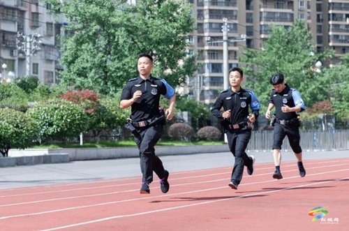 第一名!松桃代表隊(duì)在全市特巡警警務(wù)實(shí)戰(zhàn)練兵考核中再創(chuàng)佳績(jī)