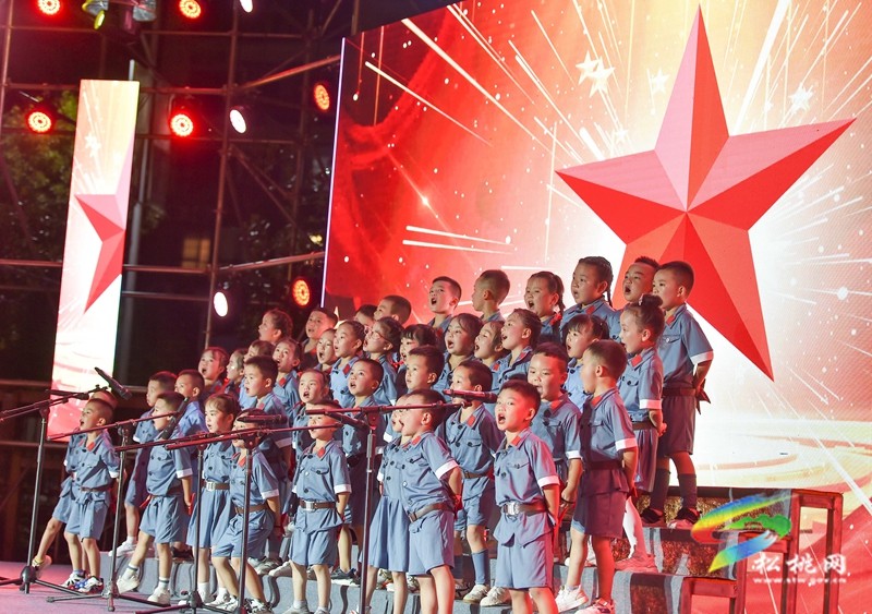 畢業(yè)啦！松桃實(shí)驗(yàn)幼兒園舉行畢業(yè)晚會