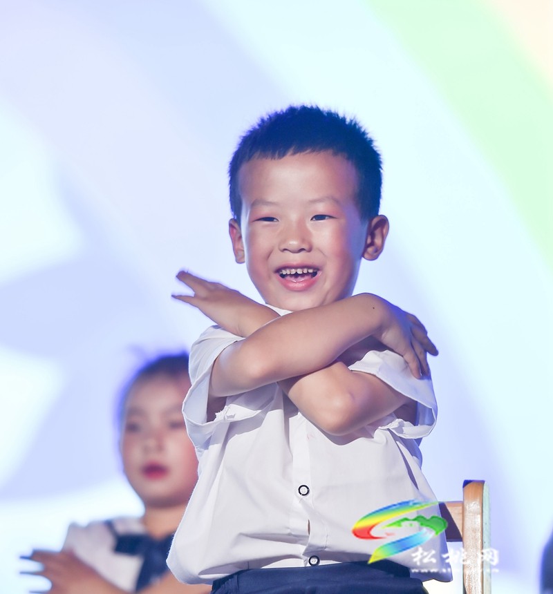 畢業(yè)啦！松桃實(shí)驗(yàn)幼兒園舉行畢業(yè)晚會