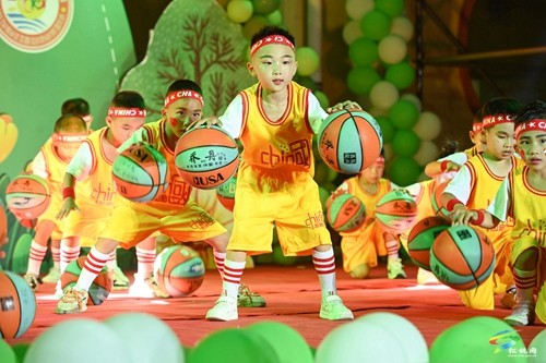 松桃第三幼兒園舉辦“星河徜徉、揚(yáng)帆起航”  主題畢業(yè)晚會(huì)