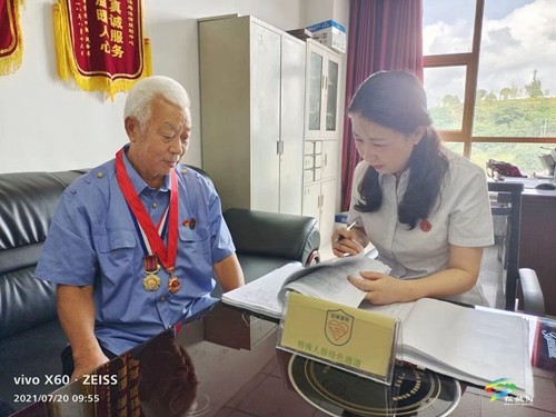 李艷：逐夢法治綻芳華