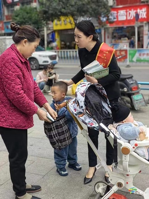 李艷：逐夢法治綻芳華