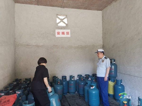 松桃消防開展城鎮(zhèn)燃?xì)庀腊踩珜ｍ棛z查