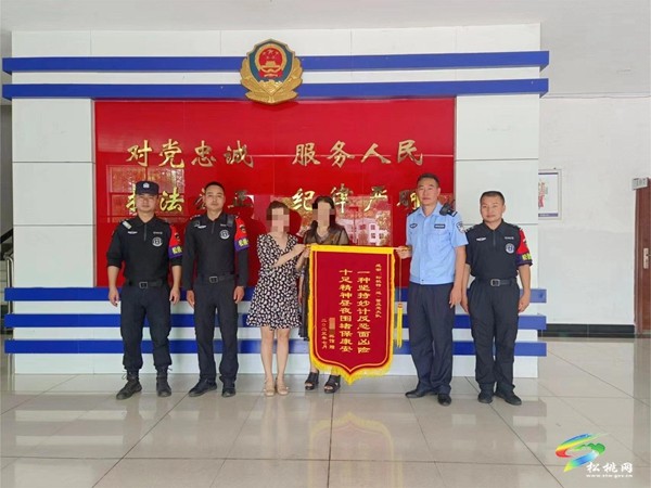 【社會(huì)治安重點(diǎn)工作專項(xiàng)行動(dòng)】快速破獲盜竊案，松桃公安為群眾挽損獲贈(zèng)錦旗