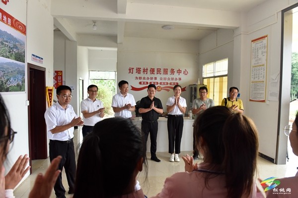 送上關(guān)懷 跟蹤指導(dǎo) 促進(jìn)“三下鄉(xiāng)”活動走深走實(shí)