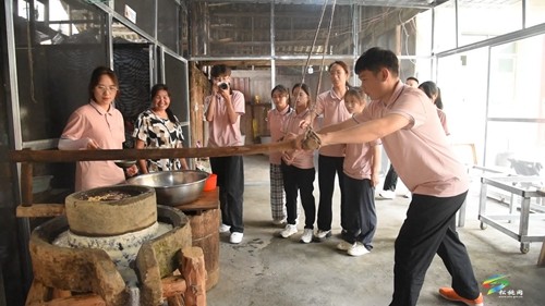 銅仁幼專到大坪場鎮(zhèn)開展“三下鄉(xiāng)”志愿服務實踐活動