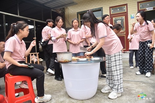 銅仁幼專到大坪場鎮(zhèn)開展“三下鄉(xiāng)”志愿服務實踐活動