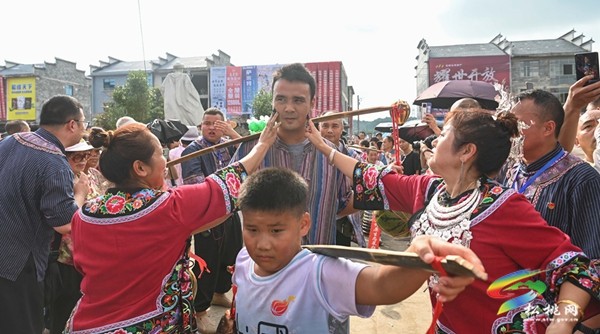 我縣舉辦“中國苗族情人節(jié)六月六”活動