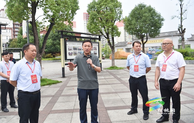 銅仁市工會(huì)2023年半年工作暨“縣級(jí)工會(huì)加強(qiáng)年”現(xiàn)場(chǎng)觀(guān)摩推進(jìn)會(huì)召開(kāi)
