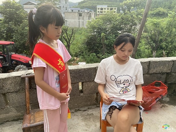 小小消防志愿者走村串戶傳播消防知識