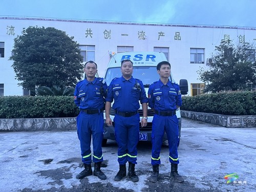 松桃藍(lán)天救援隊星夜馳援京津冀參加抗洪搶險