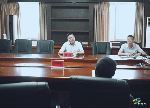 陳琪在縣信訪(fǎng)局接訪(fǎng)