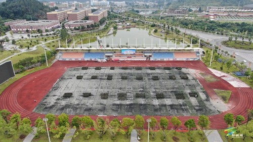 松桃民族中學(xué)近千名新生軍訓(xùn)開營