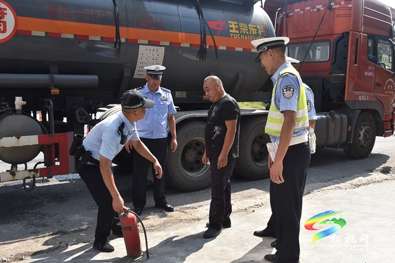 松桃：跨省聯合執(zhí)法，全力維護西南西北區(qū)域交通運輸安全