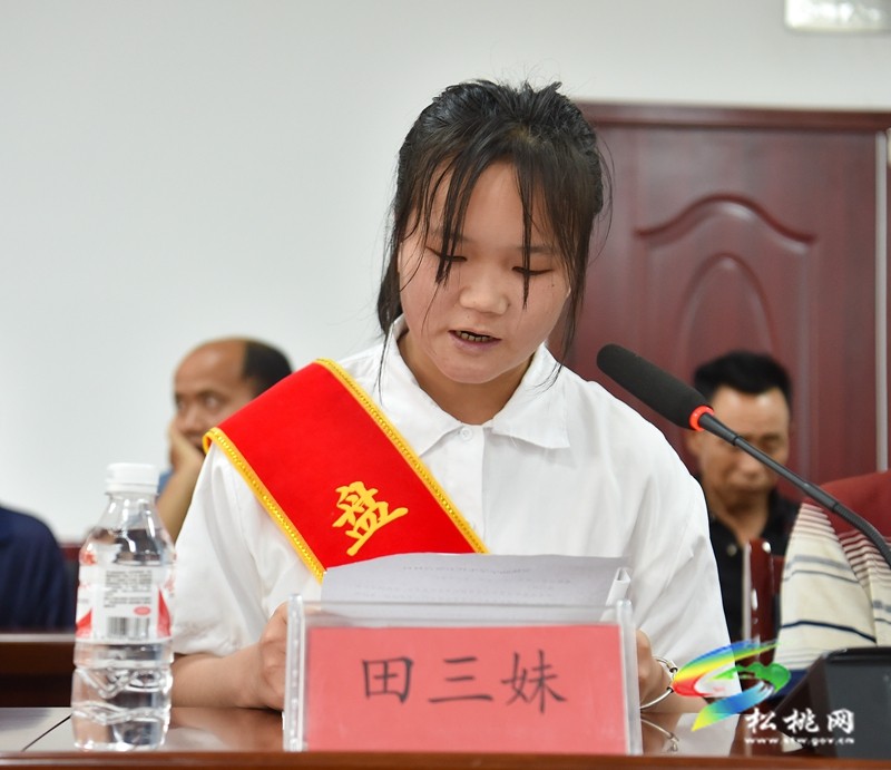 盤石鎮(zhèn)舉行第三屆“助學(xué)·追夢(mèng)·成就未來(lái)”金秋獎(jiǎng)優(yōu)助學(xué)