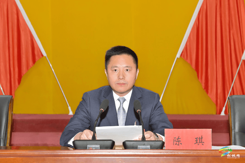中共松桃苗族自治縣委十四屆五次全會暨半年經(jīng)濟(jì)工作會議召開