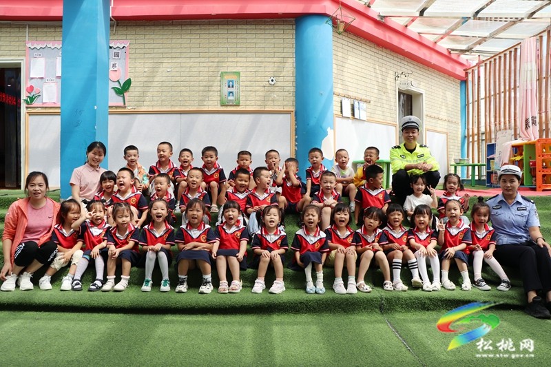“幼”見交警、安全“童”行——松桃公安交警開展幼兒園交通安全宣傳活動