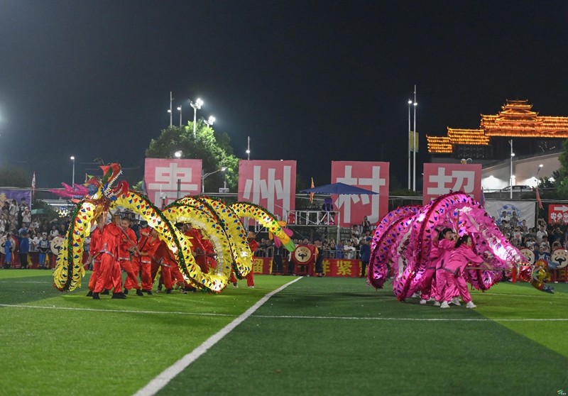 超燃！“村超”現(xiàn)場(chǎng)，松桃鹵鴨子隊(duì)氛圍感拉滿~