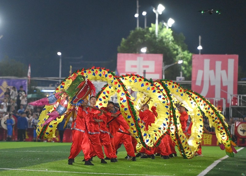超燃！“村超”現(xiàn)場(chǎng)，松桃鹵鴨子隊(duì)氛圍感拉滿~