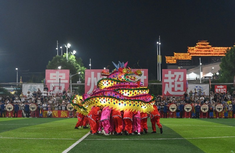 超燃！“村超”現(xiàn)場(chǎng)，松桃鹵鴨子隊(duì)氛圍感拉滿~