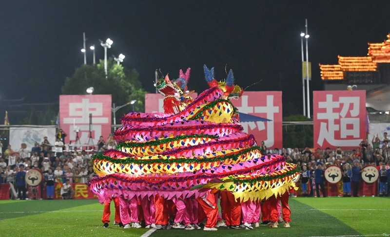超燃！“村超”現(xiàn)場(chǎng)，松桃鹵鴨子隊(duì)氛圍感拉滿~