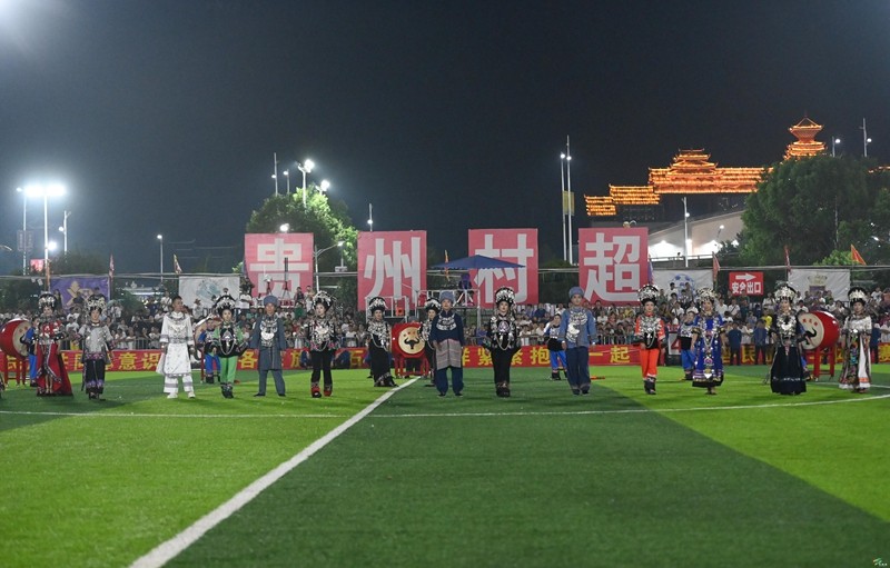 超燃！“村超”現(xiàn)場(chǎng)，松桃鹵鴨子隊(duì)氛圍感拉滿~