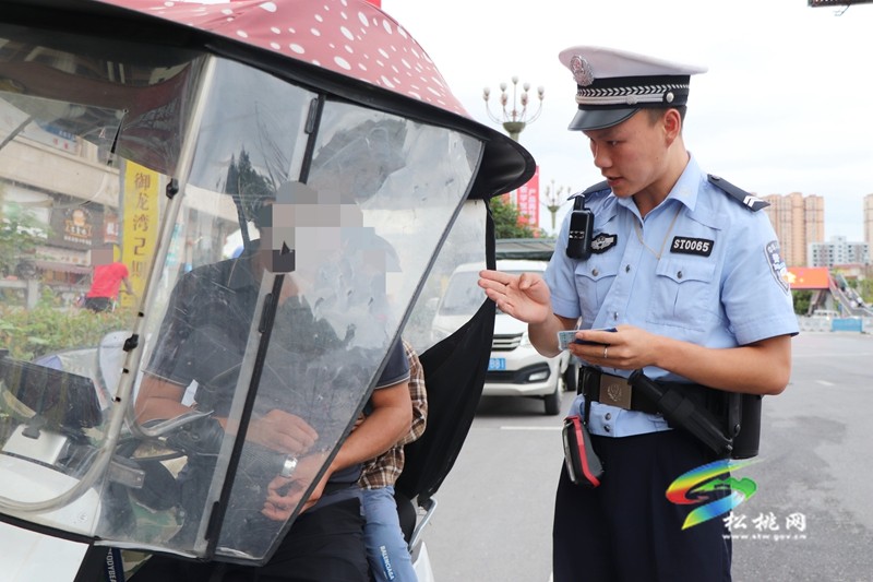 松桃交警大隊(duì)：筑牢校園交通安全?開展校園周邊交通秩序整治行動