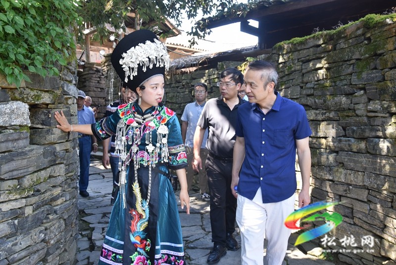 《民族文學(xué)》貴州作家培訓(xùn)班暨新時代文學(xué)山花高研培訓(xùn)班到我縣開展采風(fēng)創(chuàng)作活動