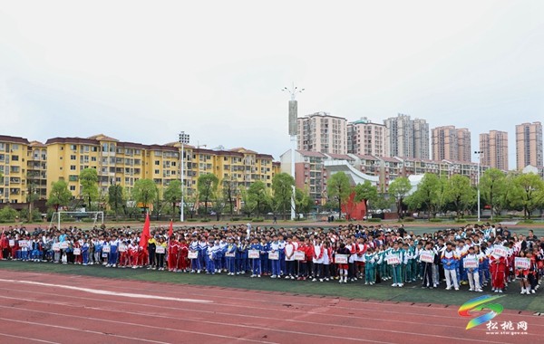 松桃第十屆中小學(xué)籃球三級聯(lián)賽開幕式舉行