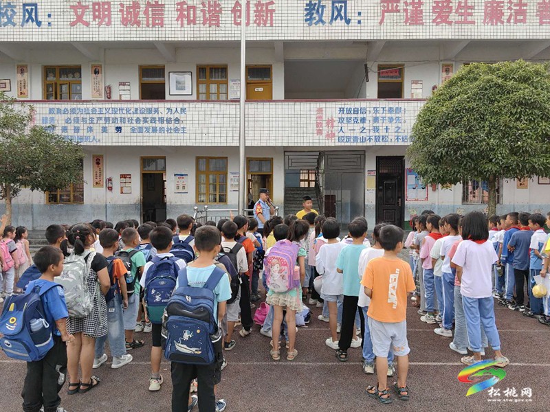 大路鎮(zhèn)桂芽完小開(kāi)展愛(ài)路護(hù)路法治宣傳教育活動(dòng)