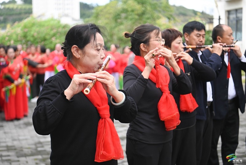 【網(wǎng)絡(luò)中國(guó)節(jié)·重陽(yáng)】縣老年大學(xué)開展“感黨恩、慶重陽(yáng)”文藝演出走進(jìn)敬老院活動(dòng)